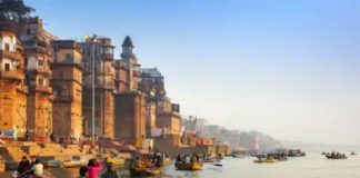 বেনারস ট্যুর বিখ্যাত দর্শনীয় স্থান, কিভাবে যেতে হবে এবং কোথায় থাকবেন সে সম্পর্কে সমস্ত কিছু তথ্য