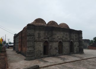 ছোট সোনা মসজিদ ও মুঘল তোহাখানা সোনা মসজিদ