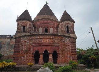 পুঠিয়া প্রাসাদ, শিব মন্দির এবং পুঠিয়ার অনেক প্রত্নতাত্ত্বিক ইতিহাস সম্পর্কে ভ্রমণের তথ্য। ঐতিহ্যবাহী স্থান পুঠিয়ার রাজবাড়ী। সমস্ত তথ্য ও ভিডিও চিত্র